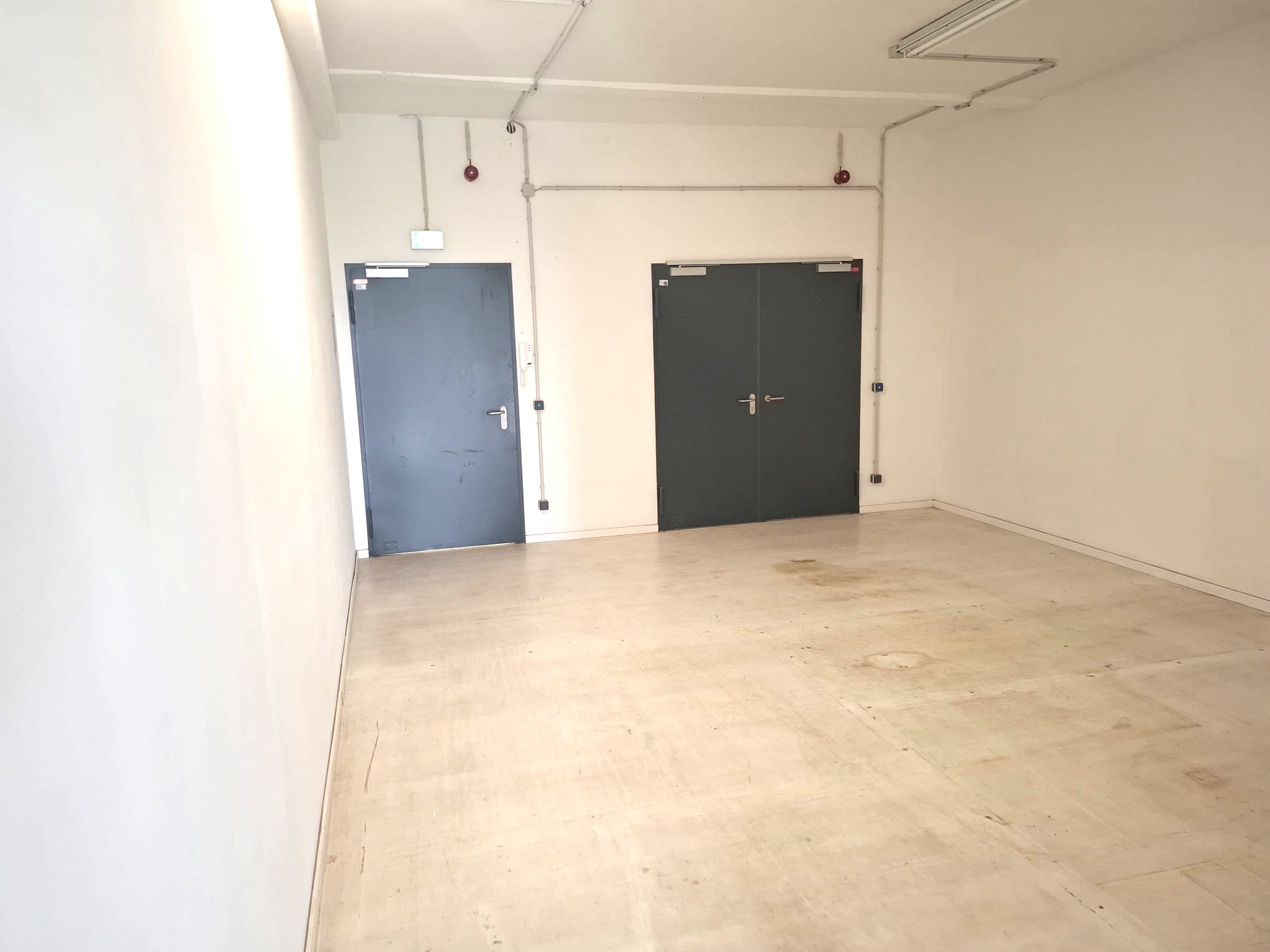 Raum mit Doppeltür in Einheit 1.08